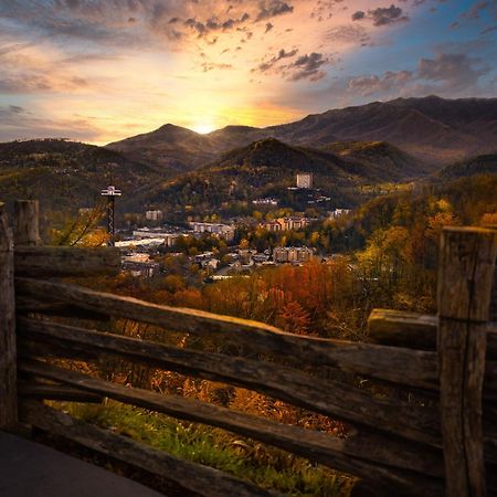 Majestic Splash- 8 Bedroom, Indoor Pool, Hot Tub, 1089 Free Tickets Each Paid Day, Dollywood Sevierville Bagian luar foto