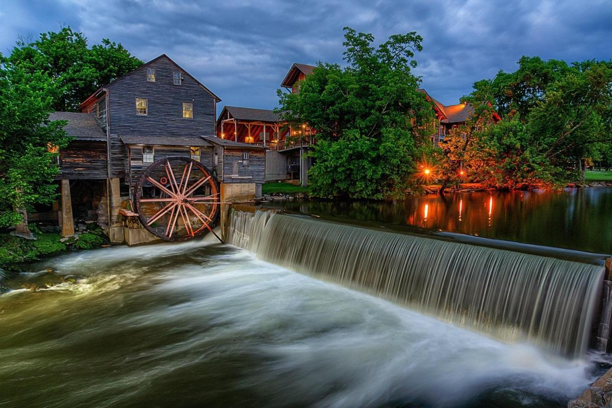 Majestic Splash- 8 Bedroom, Indoor Pool, Hot Tub, 1089 Free Tickets Each Paid Day, Dollywood Sevierville Bagian luar foto