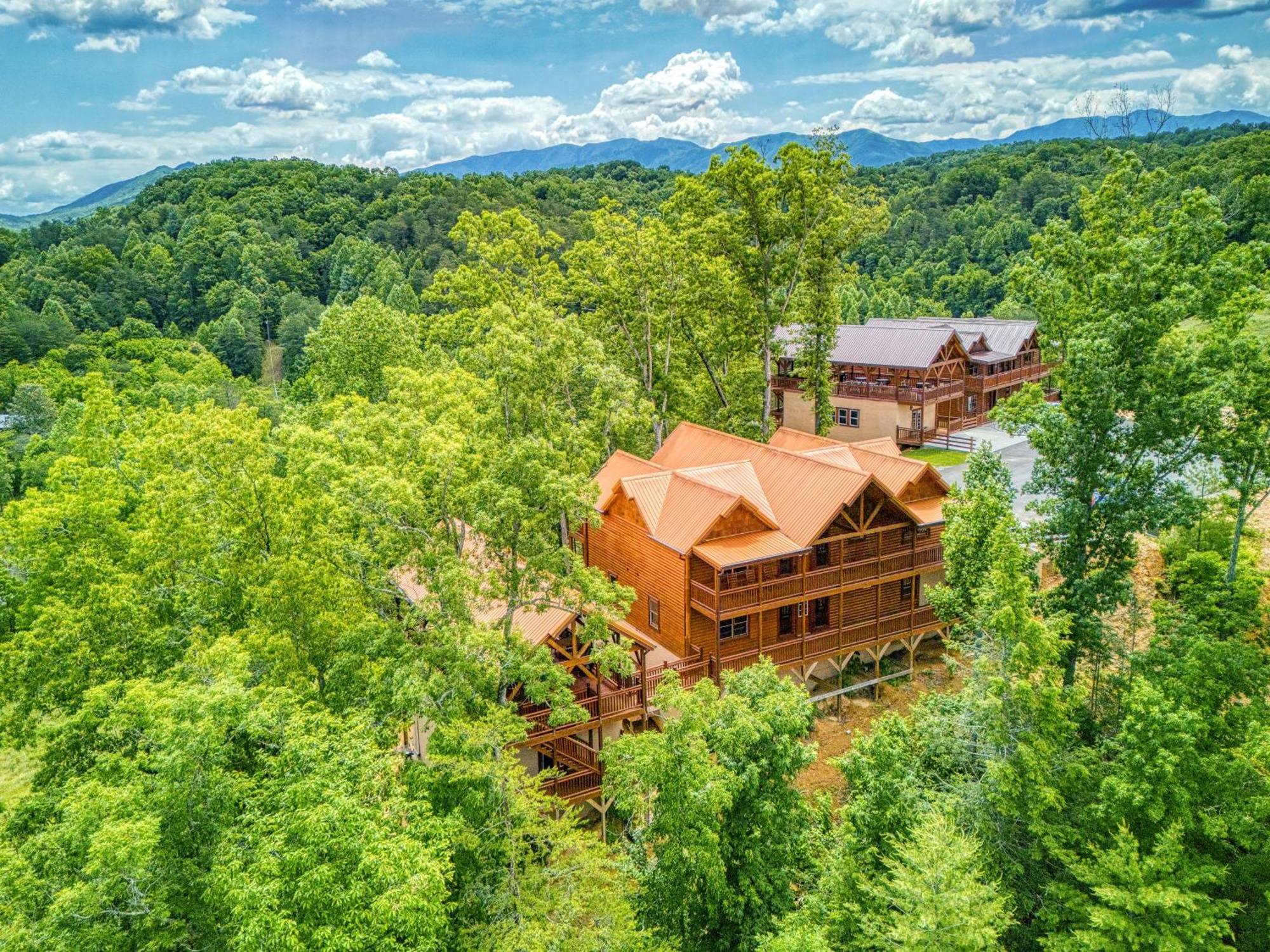 Majestic Splash- 8 Bedroom, Indoor Pool, Hot Tub, 1089 Free Tickets Each Paid Day, Dollywood Sevierville Bagian luar foto